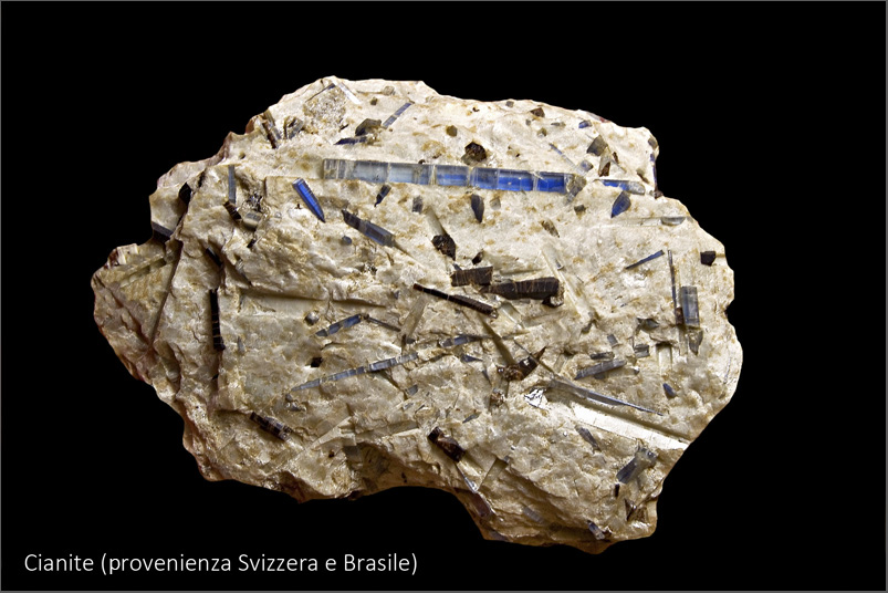 Cianite - BORMINA Museo Mineralogico di Bormio ESCAPE='HTML'